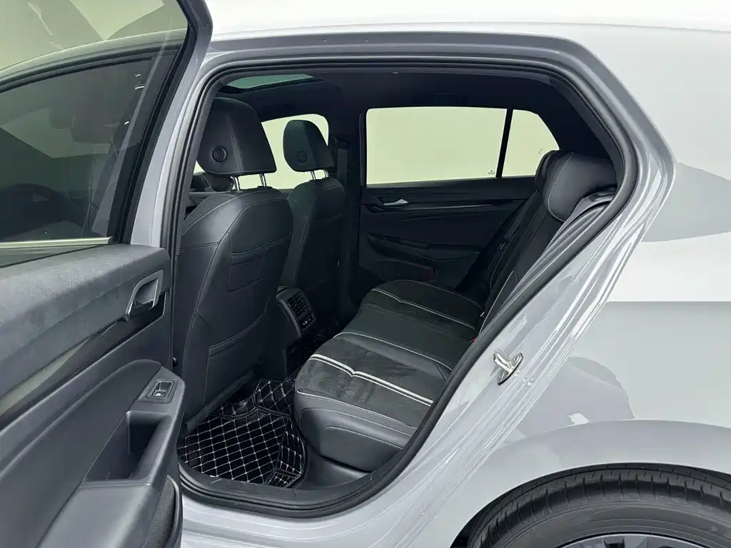 Volkswagen Golf — миниатюра 18