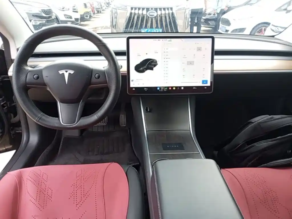 Tesla Model 3 — миниатюра 10