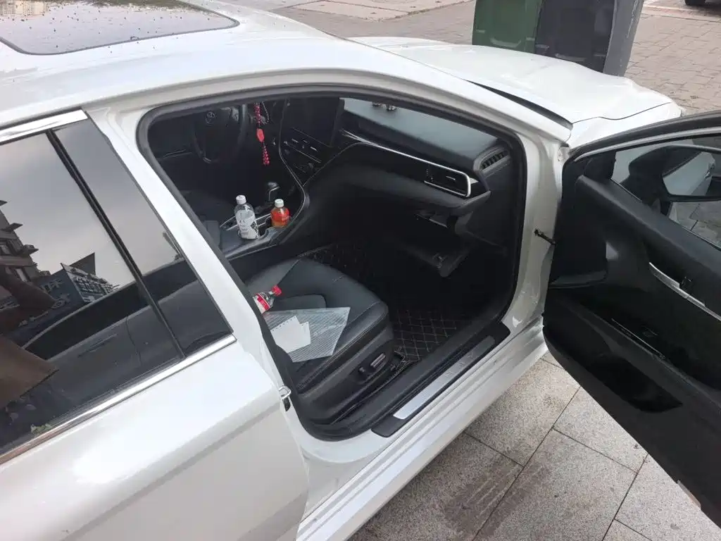 Toyota Camry — миниатюра 19