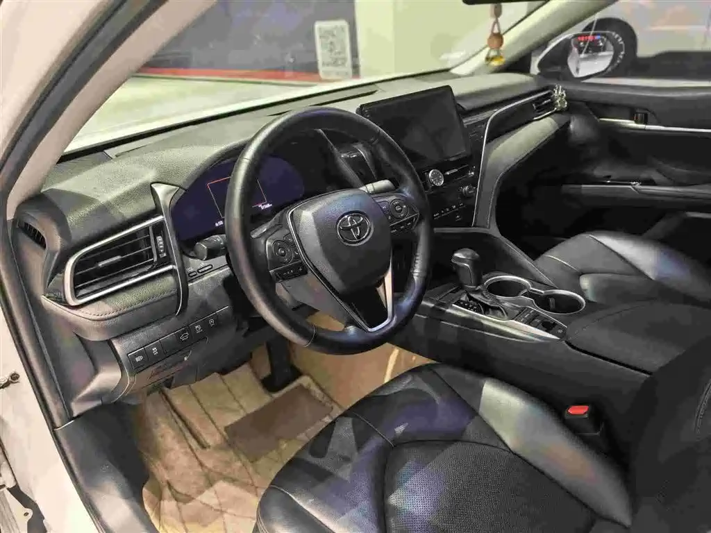 Toyota Camry — миниатюра 9