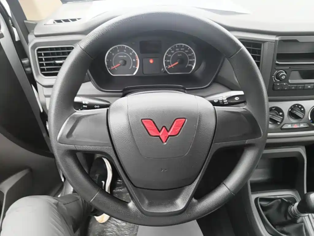 Wuling Hongguang V — миниатюра 11