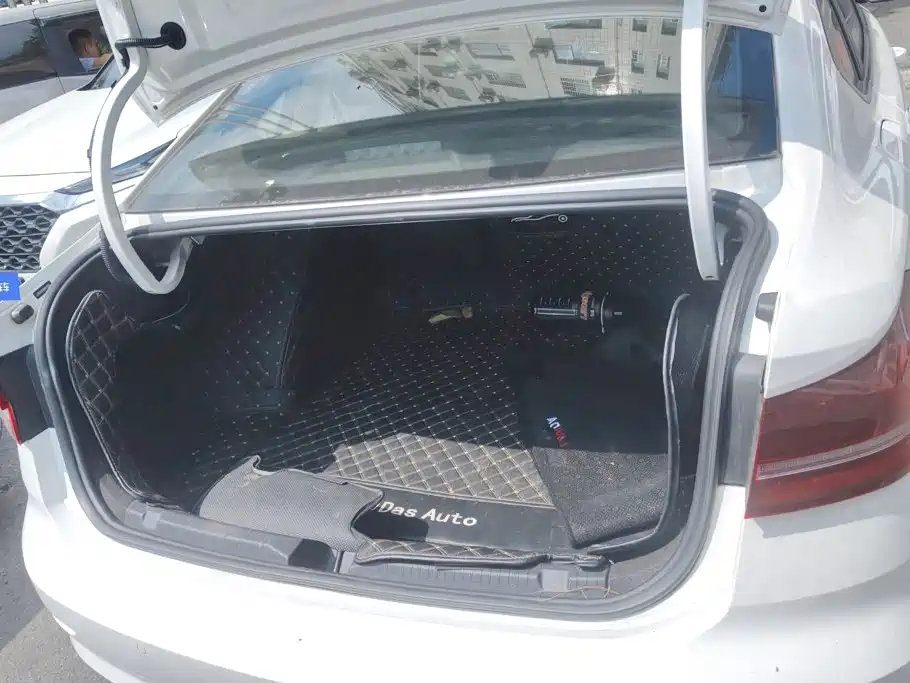 Volkswagen Lavida — миниатюра 4