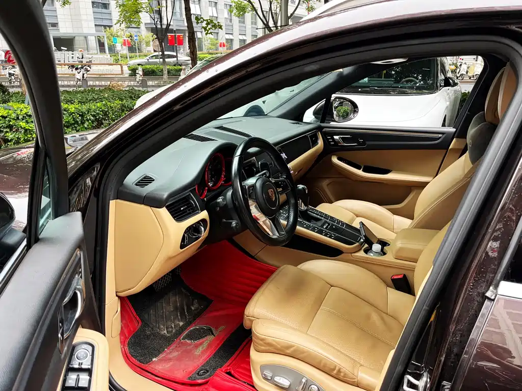 Porsche Macan — миниатюра 9