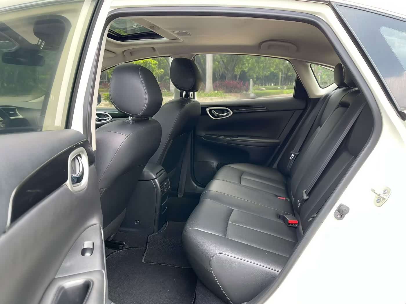 Nissan Sylphy 1.6 л 2021 г. Белый, пробег 39000 км