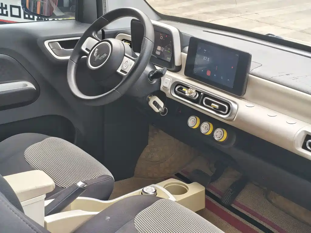 Wuling MINIEV — миниатюра 9