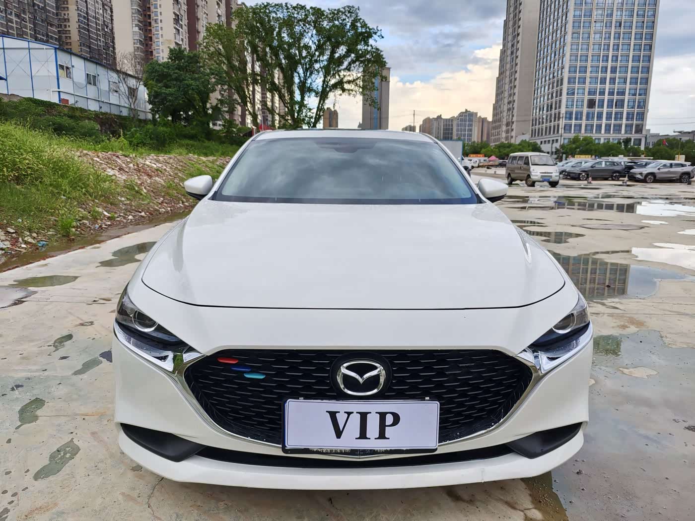 Mazda Mazda3 Axela 1.5 л 2021 г. Белый, пробег 50000 км