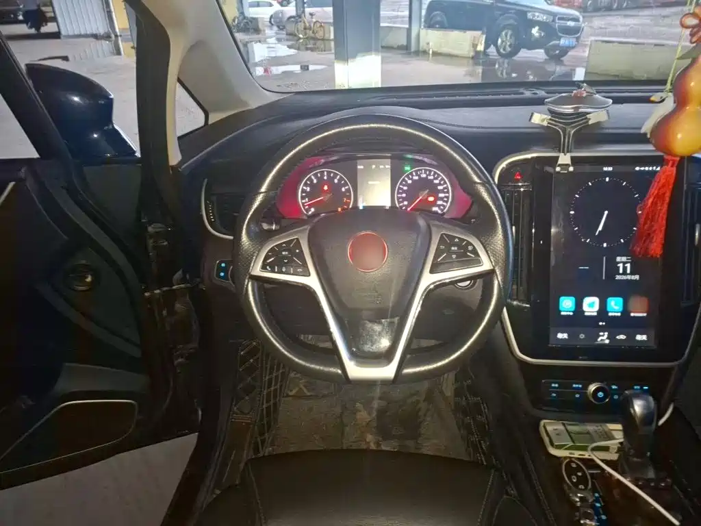 BYD MAX — миниатюра 3