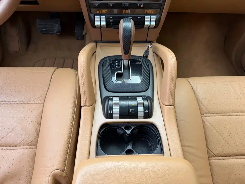 Porsche Cayenne — миниатюра 7