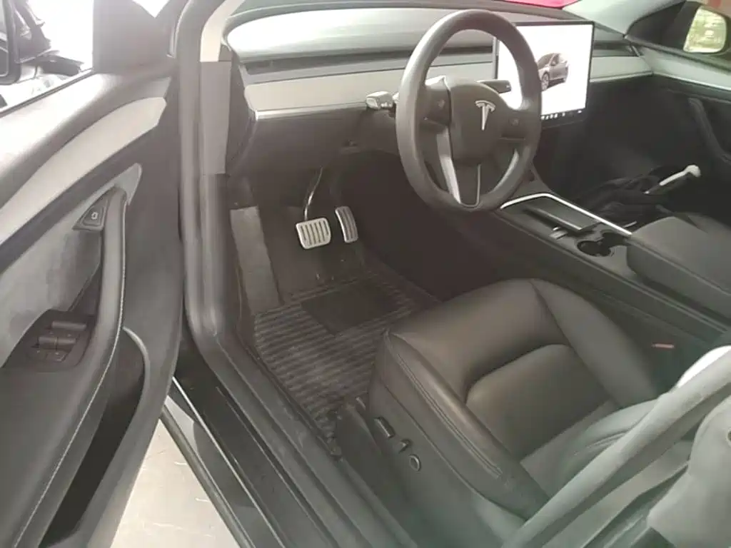 Tesla Model Y — миниатюра 16