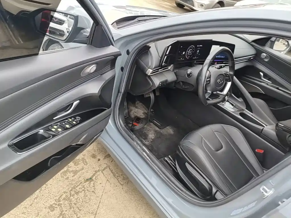 Hyundai Elantra — миниатюра 16