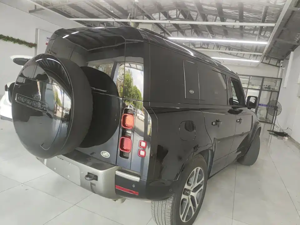 Land Rover Defender — миниатюра 2