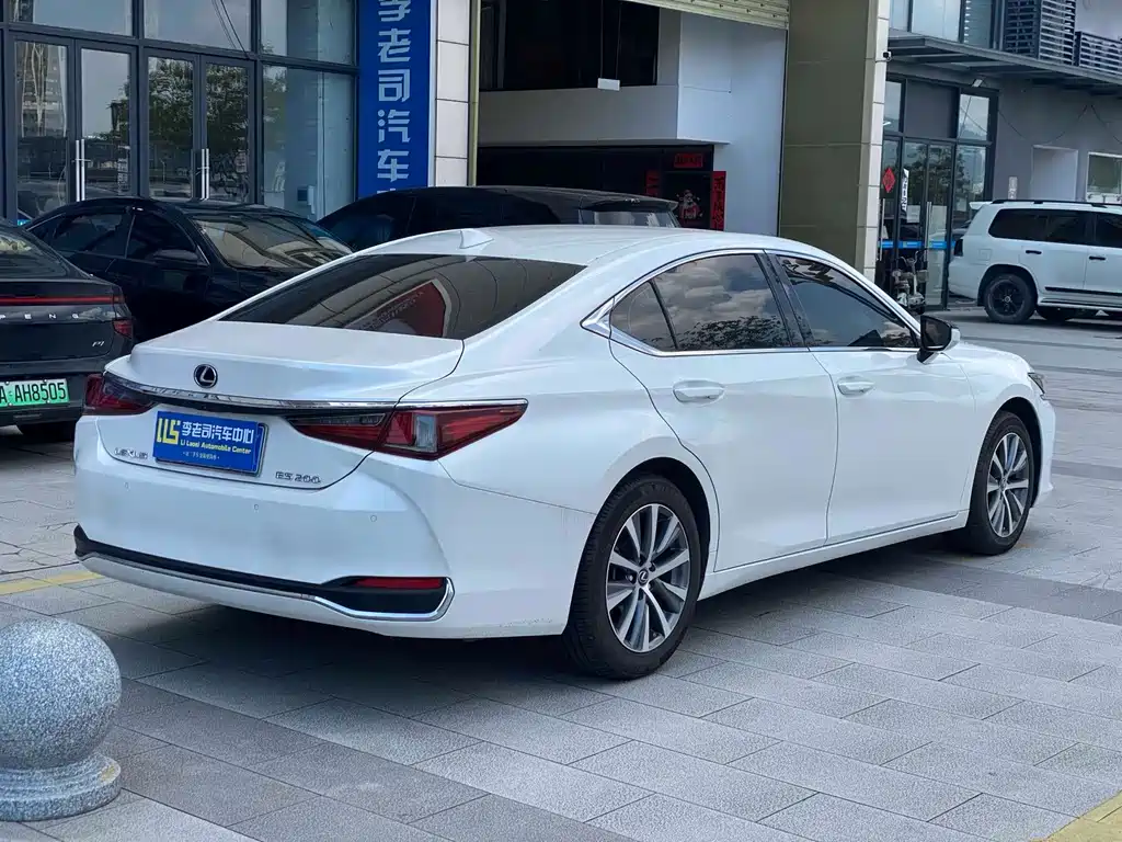 Lexus ES — миниатюра 4