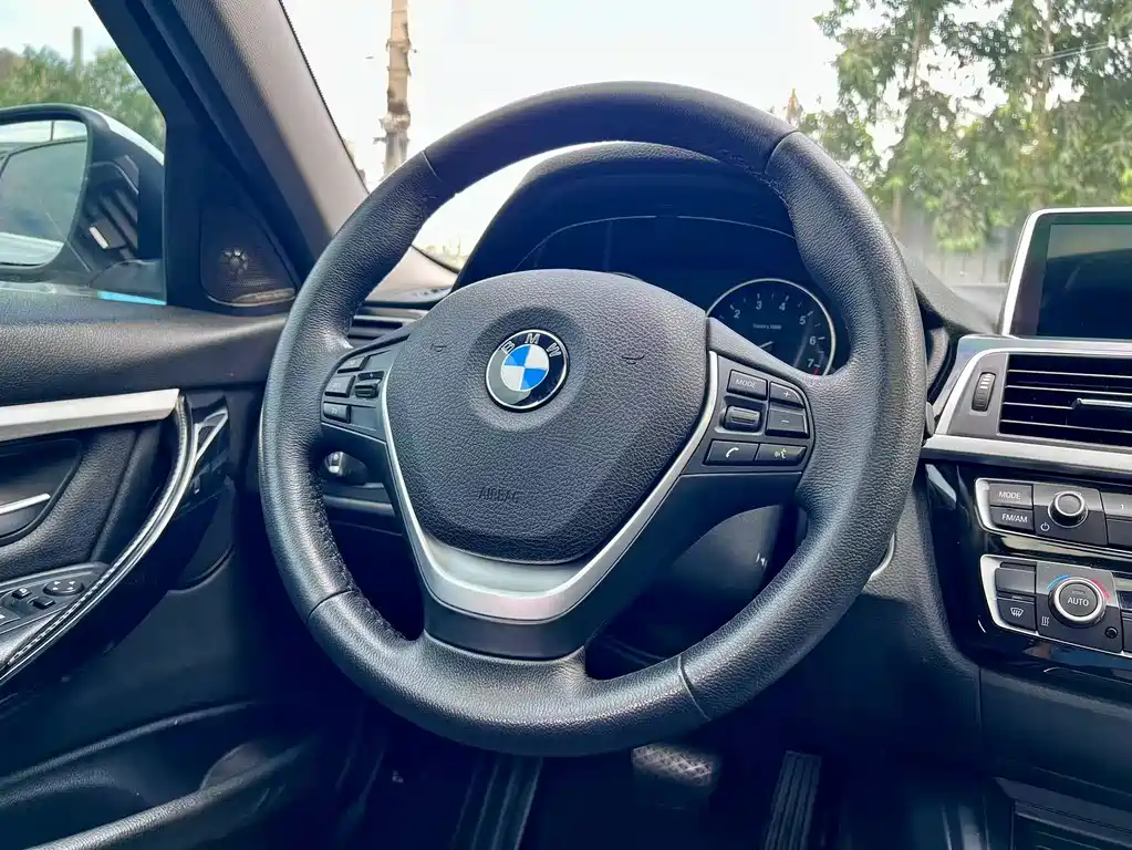 BMW 3 Series — миниатюра 12