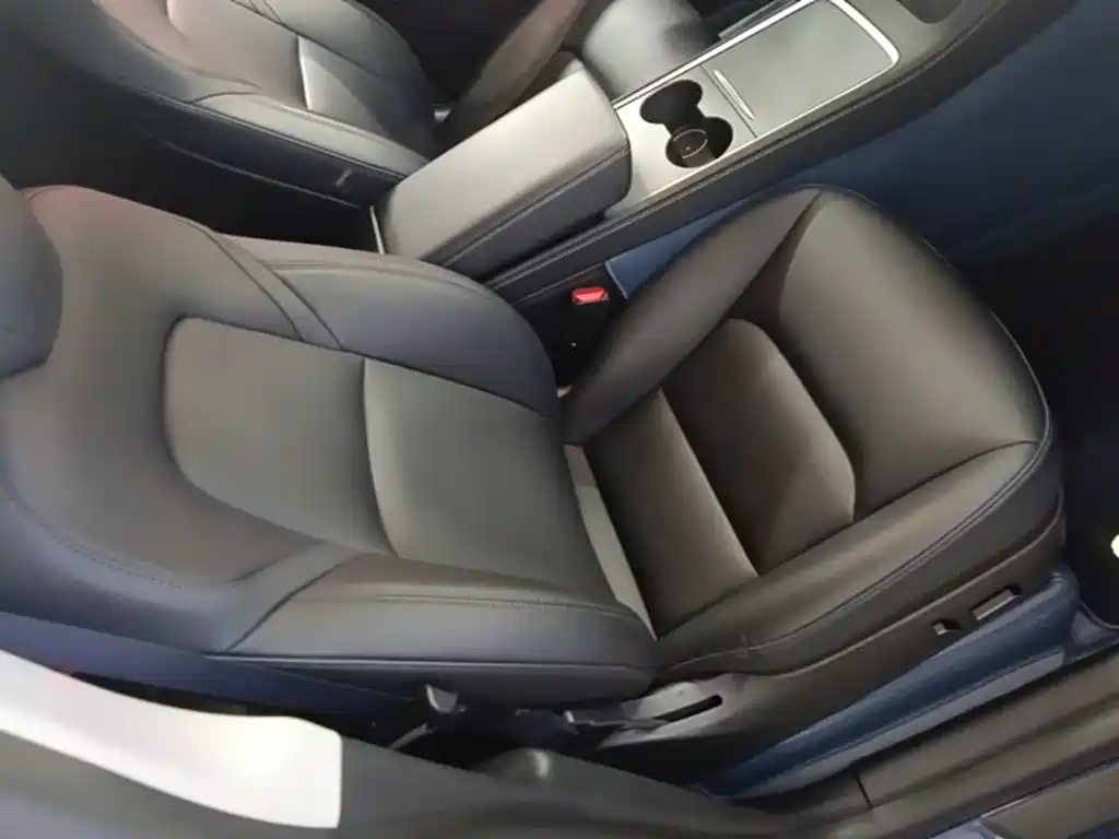 Tesla Model Y — миниатюра 25