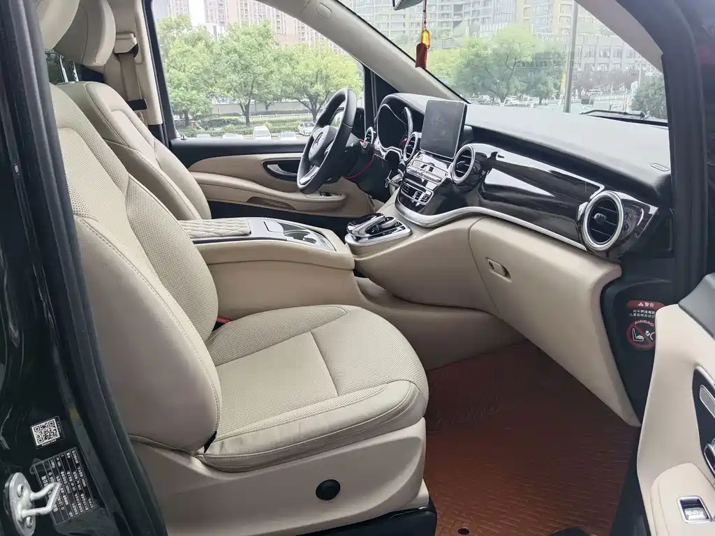 Mercedes-Benz V-Class — миниатюра 13
