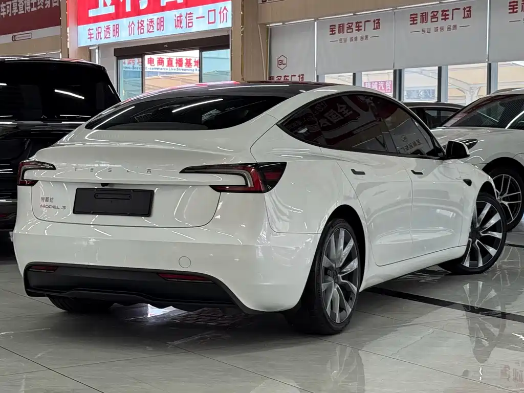 Tesla Model 3 — миниатюра 16