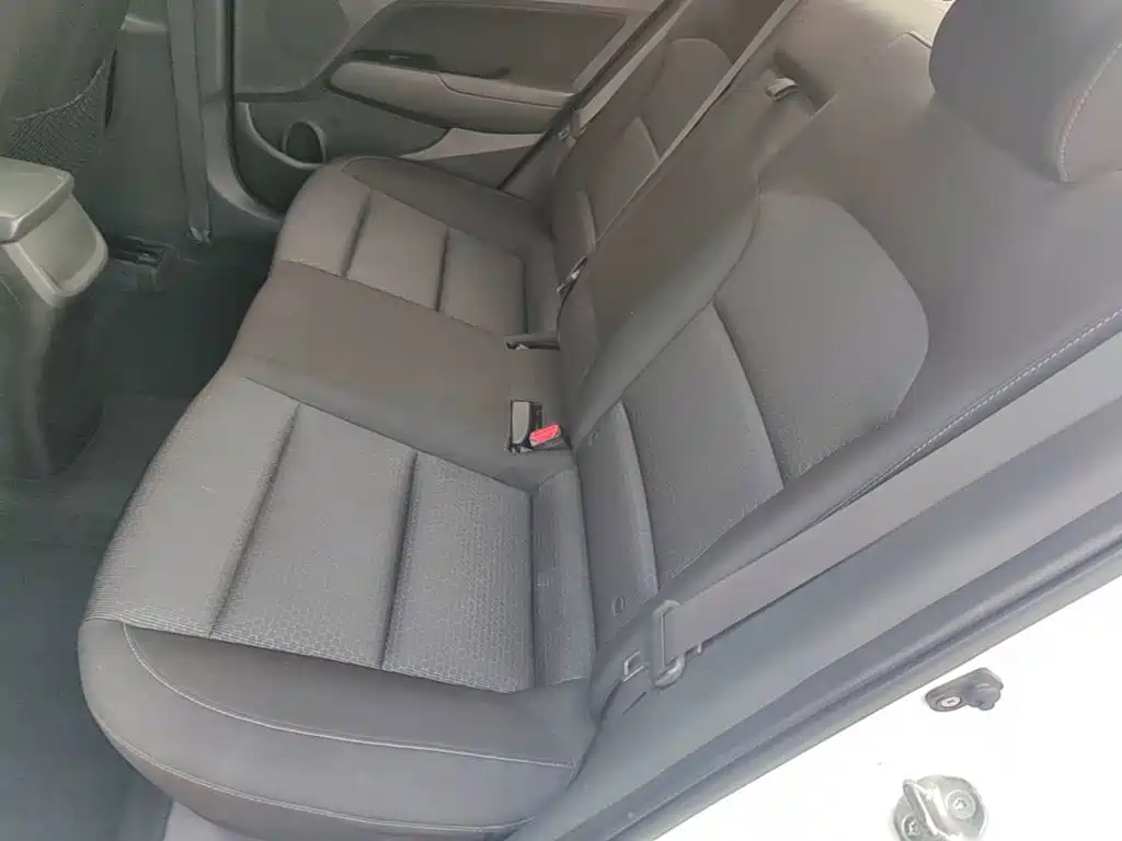 Hyundai Elantra — миниатюра 17