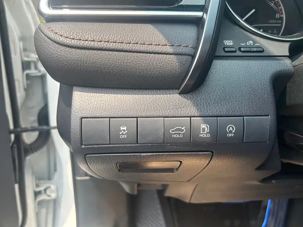 Toyota Camry — миниатюра 13
