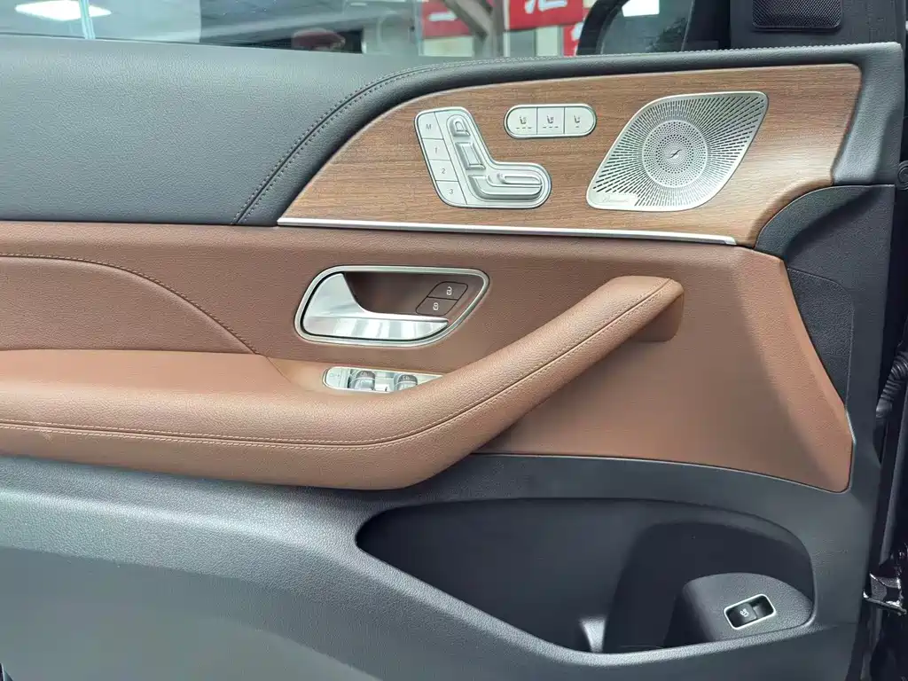 Mercedes-Benz GLS — миниатюра 12