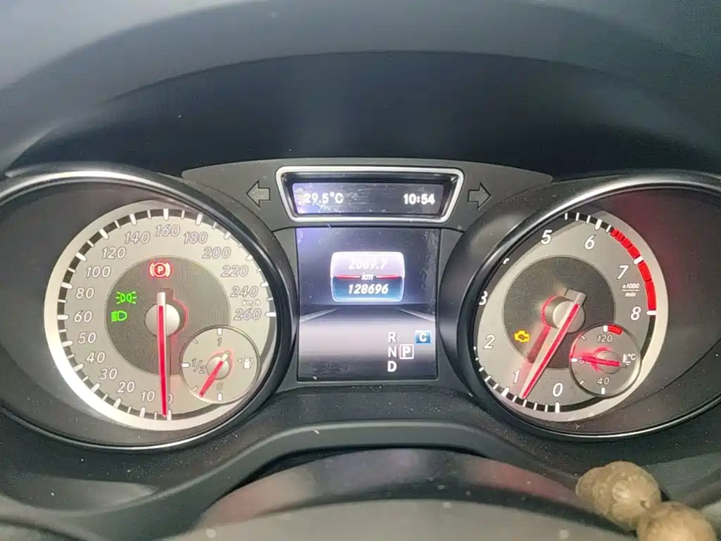 Mercedes-Benz GLA — миниатюра 12