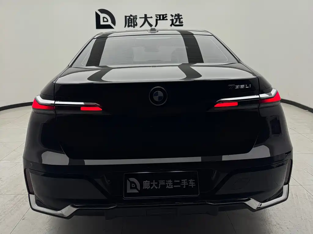 BMW 7 Series — миниатюра 4