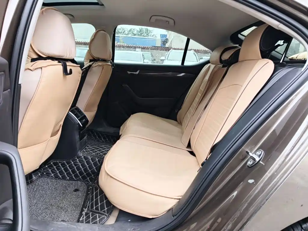 Skoda Superb — миниатюра 17