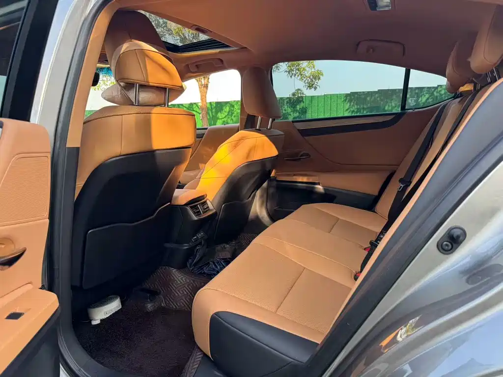 Lexus ES — миниатюра 5