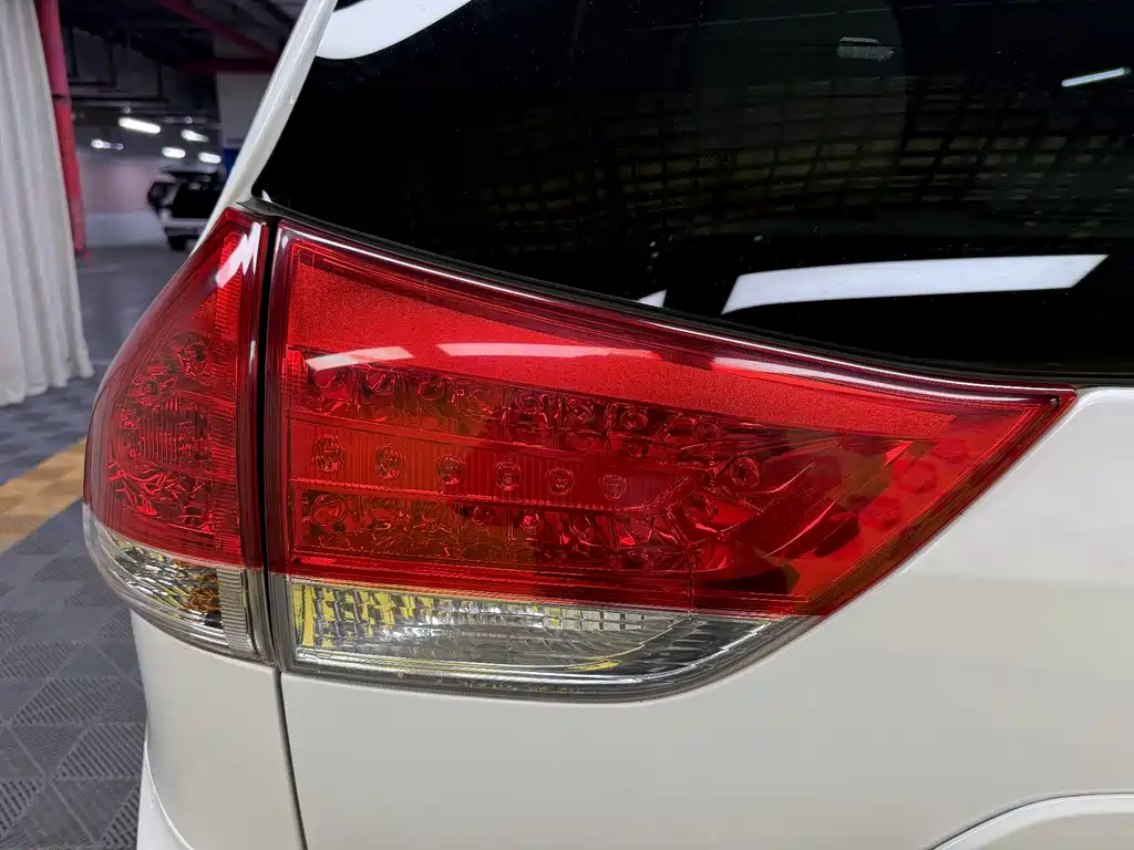 Toyota Sienna 3.5L 2WD LE, фото 8