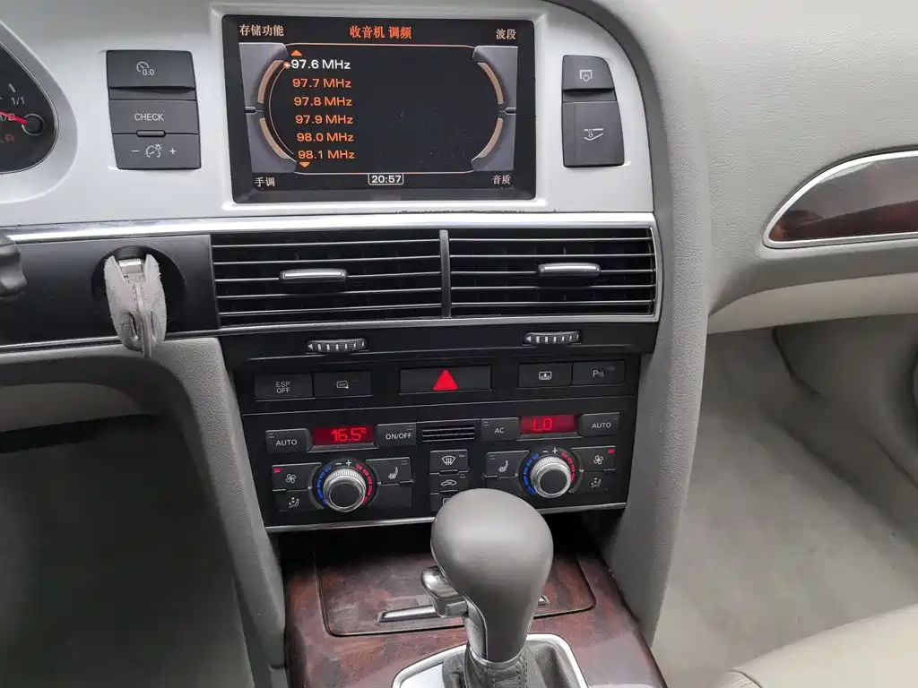 Audi A6L — миниатюра 12