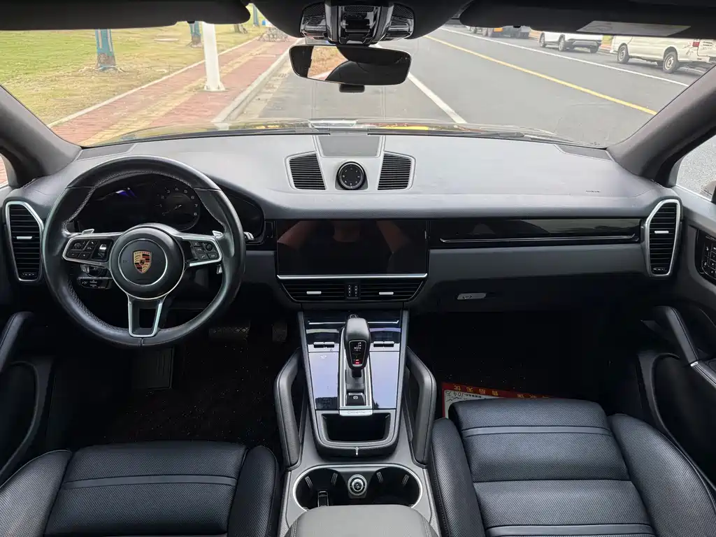 Porsche Cayenne — миниатюра 12