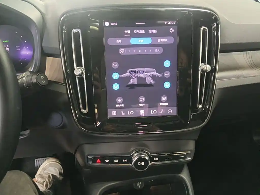 Volvo XC40 NEV — миниатюра 13