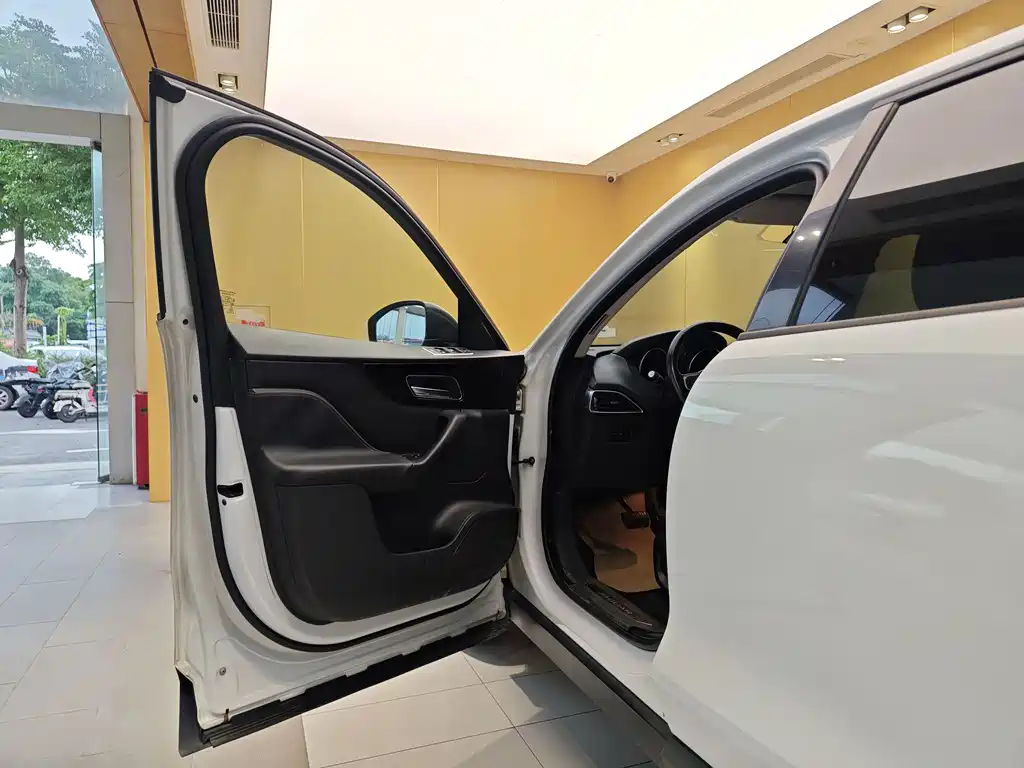 Jaguar F-Pace 2018 2.0T Premium