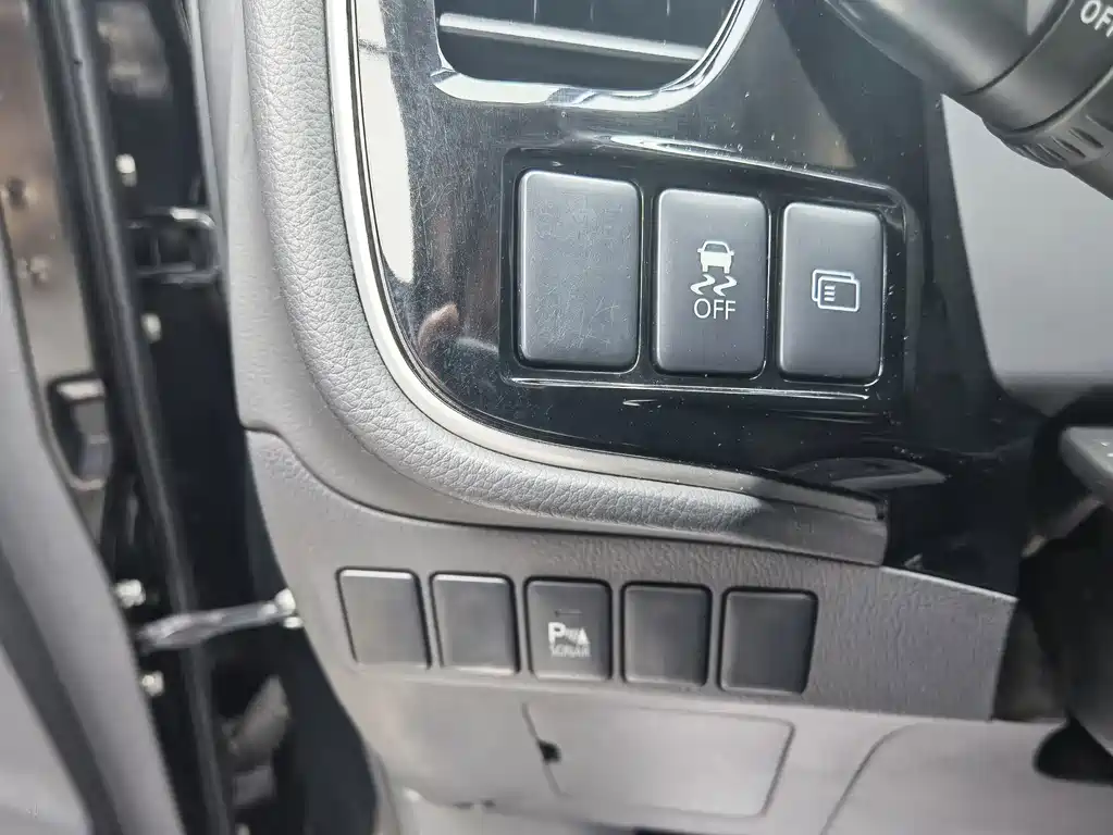 Mitsubishi Outlander (Import) — миниатюра 14