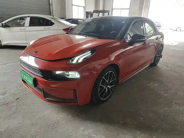 Lynk & Co 03