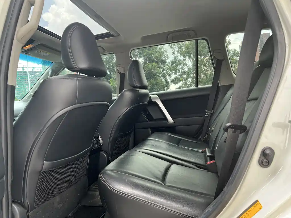 Toyota Land Cruiser Prado 2016 2.7L AT Standard