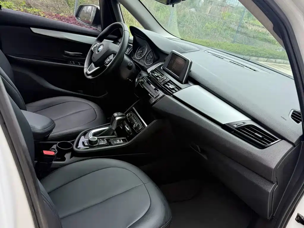 BMW 2 Series Active Tourer — миниатюра 7