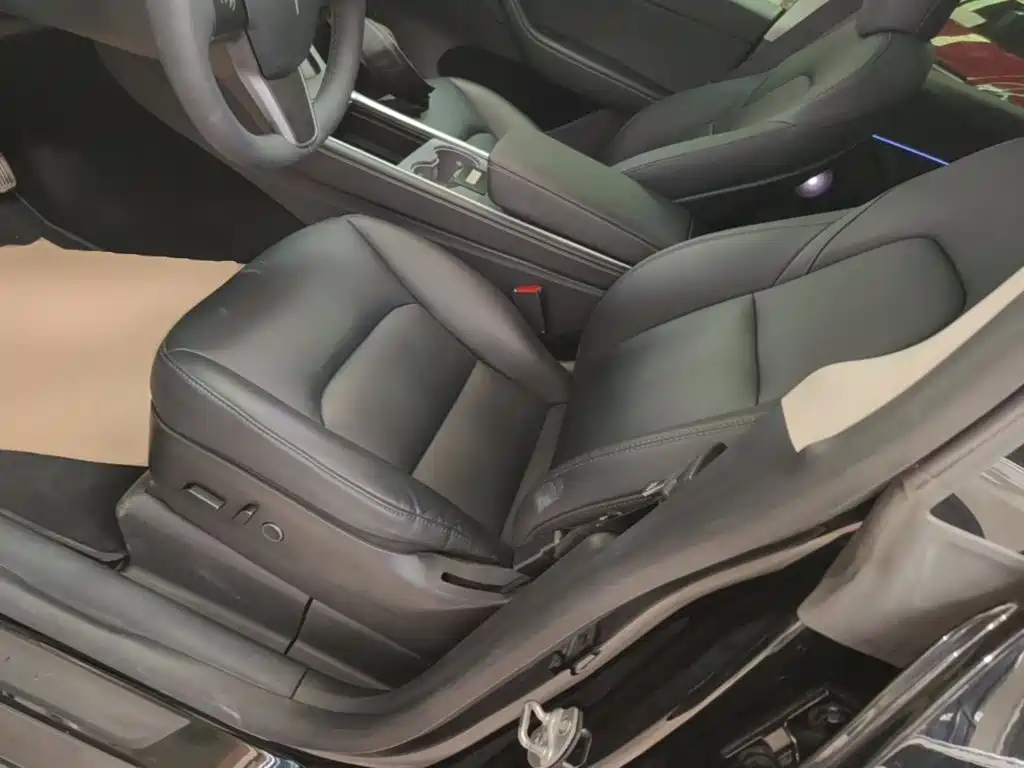 Tesla Model Y — миниатюра 15