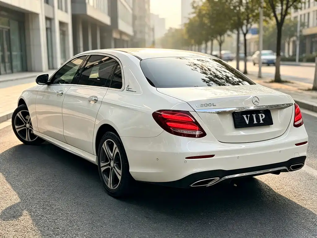 Mercedes-Benz E-Class — миниатюра 7