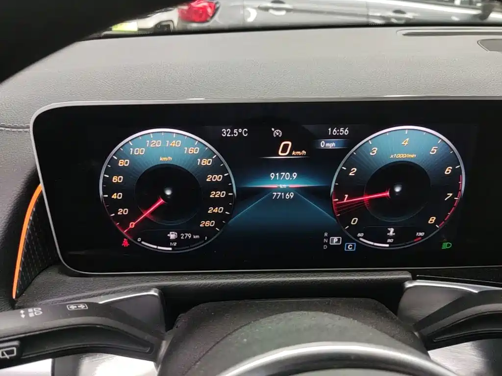 Mercedes-Benz GLB — миниатюра 12