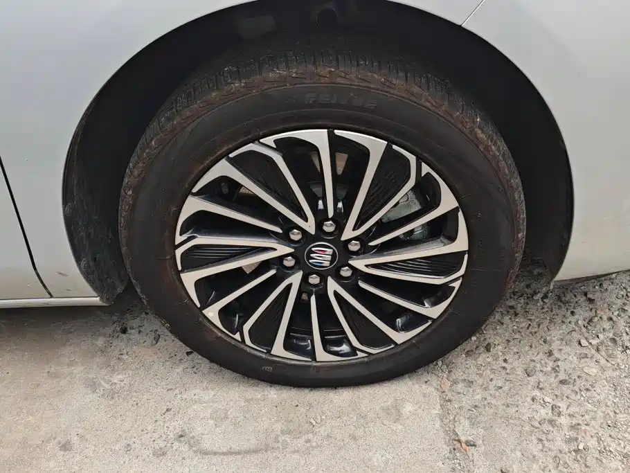 Buick GL8 Hybrid — миниатюра 6