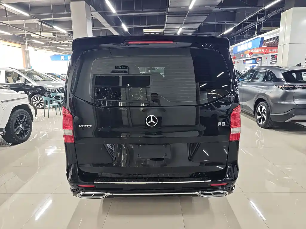 Mercedes-Benz Vito 2023 2.0T Elite 7 мест