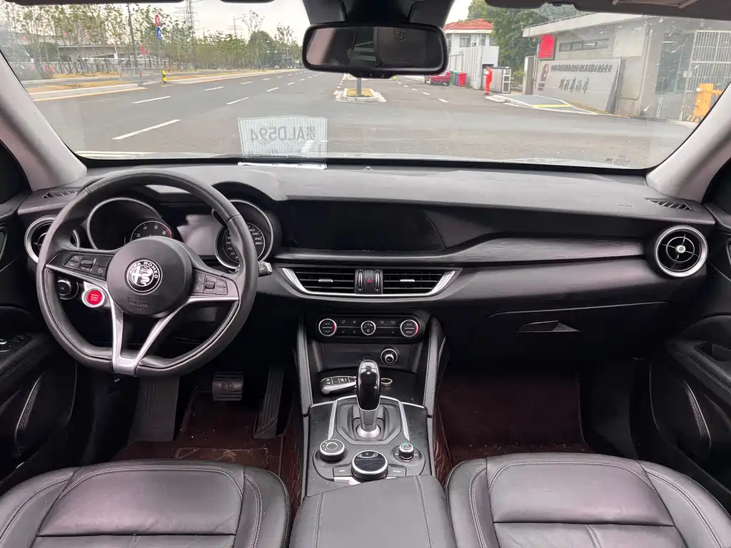 Alfa Romeo Stelvio — миниатюра 5