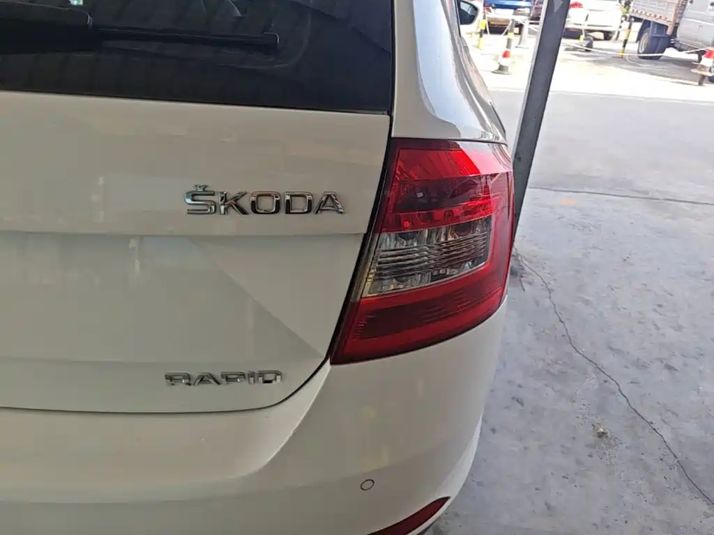 Skoda Rapid Spaceback — миниатюра 8