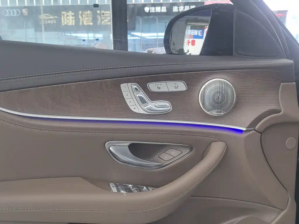 Mercedes-Benz E-Class — миниатюра 10