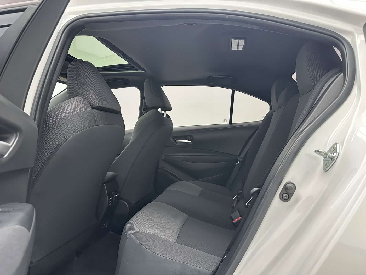 Toyota Levin 1.2 л 2023 г. Белый, пробег 16000 км