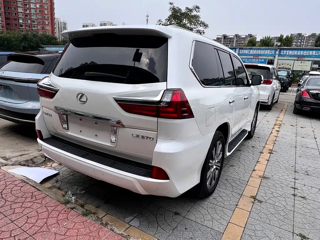 Lexus LX — миниатюра 3