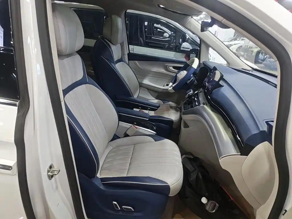 Roewe iMAX8 — миниатюра 25