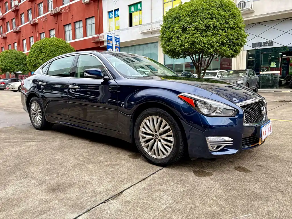 Infiniti Q70 — миниатюра 3