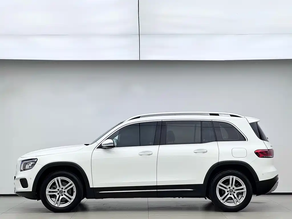 Mercedes-Benz GLB — миниатюра 12
