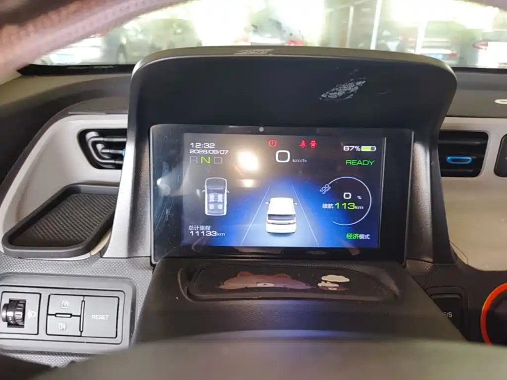 Wuling MINIEV — миниатюра 12